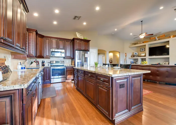 Outdoor Oasis W/ Private Pool! Escape Holiday home *